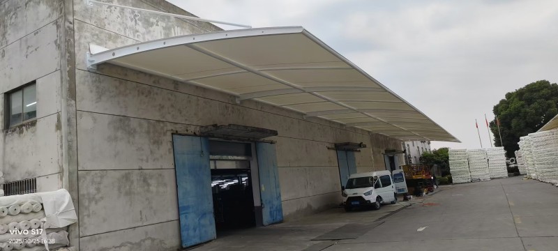 为什么驻马店海边/松江厂区推拉棚3年就锈穿：冷镀锌冒充热浸锌的典型表现-1